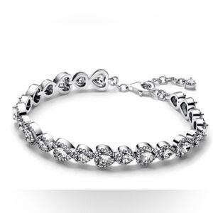PANDORA STERLING SILVER, HALO HEARTS BRACELET! ABSOLUTELY STUNNING!